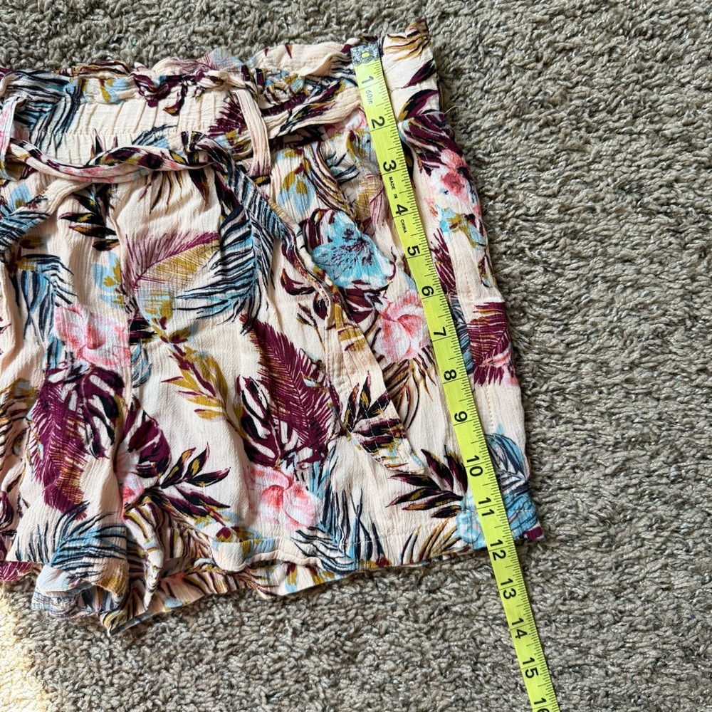 Jolt • Floral Print Shorts w Belt • Women’s Medium - Picture 6 of 9